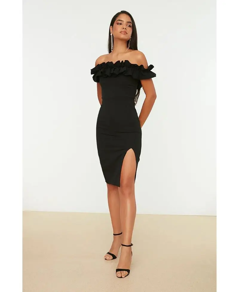 Siyah Yaka Detaylı Elbise Siyah Yaka Detaylı Elbise