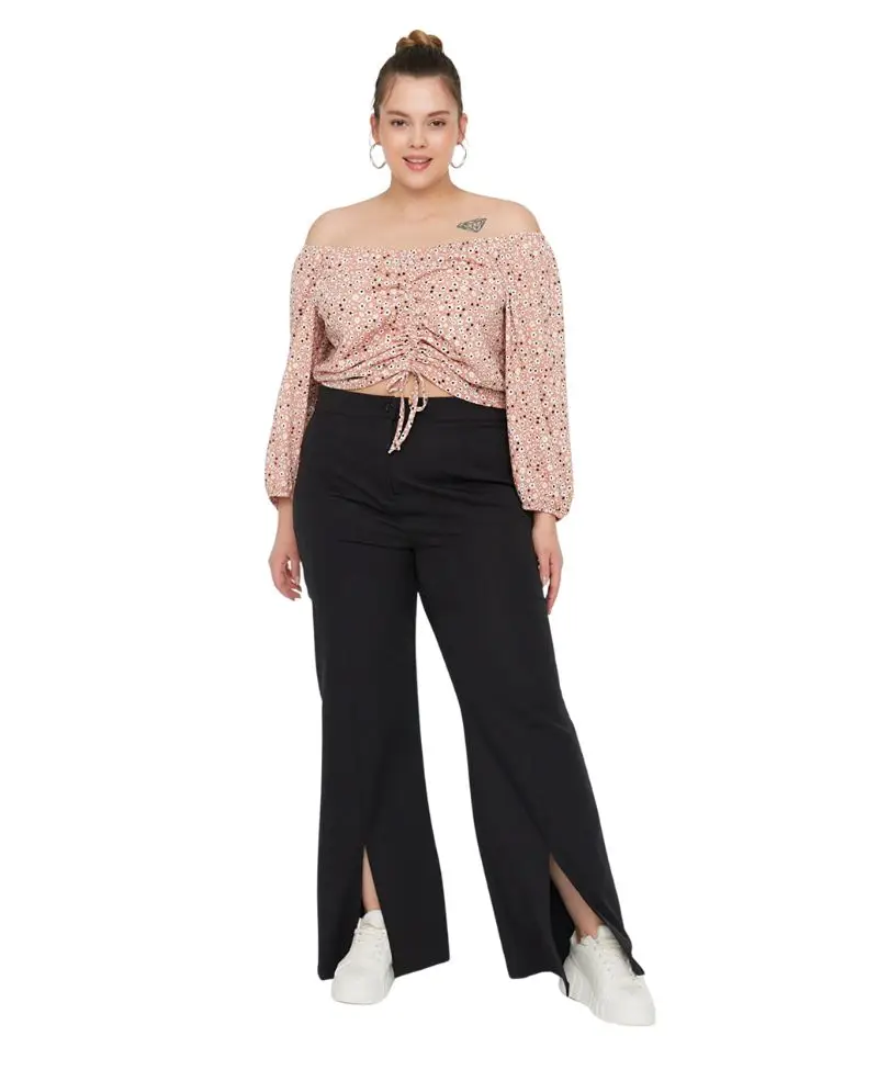 Siyah Yırtmaç Detaylı Dokuma Pantolon Siyah Yırtmaç Detaylı Dokuma Pantolon